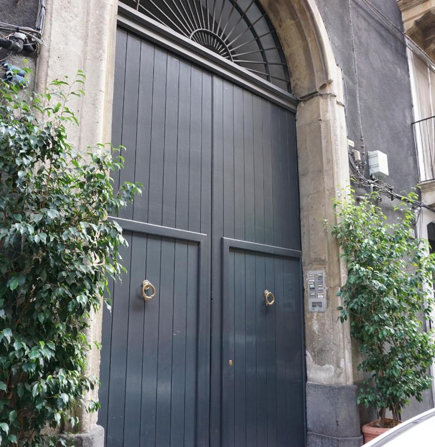 Elegante Appartamento Centro Storico Catania Exterior photo
